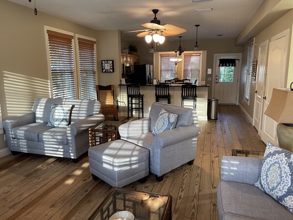 TV, fireplace - Steinhatchee Landing Resort-Serendipity #48-Dog Friendly-**THIRD NIGHT FREE** (Steinhatchee)