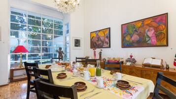 Desayuno continental incluido todos los días