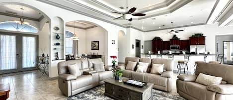 テレビ、卓球台