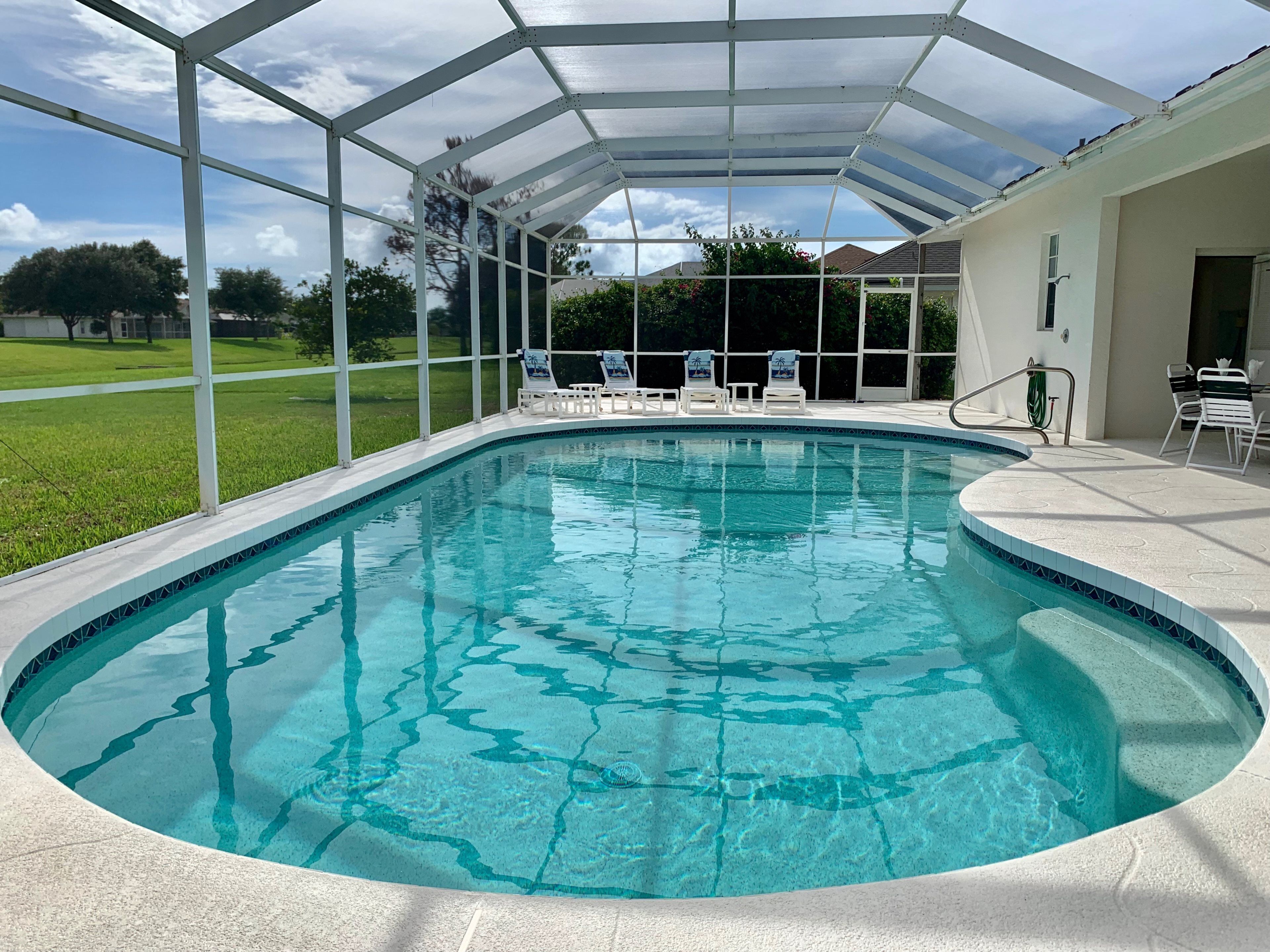 Lämmitetty uima-allas