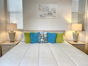 3 bedrooms, iron/ironing board, WiFi, bed sheets - * Sunshine, Tranquility, and Timeless Comfort! * (Rotonda West)