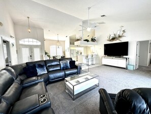 TV, libri, videoteca, impianto stereo