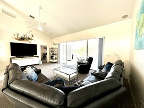 TV, books, video library, stereo - * Sunshine, Tranquility, and Timeless Comfort! * (Rotonda West)
