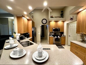 冰箱、微波炉、烤箱、炉灶