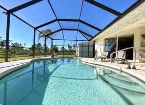 A heated pool, pool loungers - This stunning home is where your dream Florida vacation begins! (Port Charlotte)