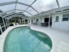 A heated pool - * Your fun, sunny, totally relaxing Florida vacation starts now! * (Rotonda West)