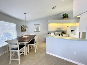 Dining - * Your fun, sunny, totally relaxing Florida vacation starts now! * (Rotonda West)