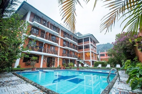 2 座室外游泳池