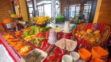 Free daily full breakfast