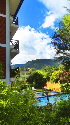 2 座室外游泳池