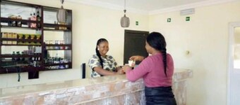 De Villa Hotel and Suites