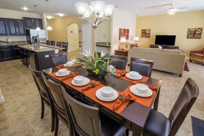 House, 6 Bedrooms, Private Pool (5 Bathrooms) | In-room dining