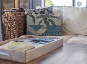 TV, DVD player - Relax at Kapakai Cottage – 2-Bedroom Comfort with Full Kitchen & W/D (Kailua)