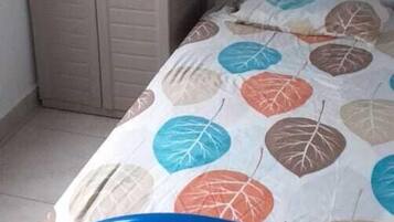 3 bedrooms, rollaway beds, bed sheets