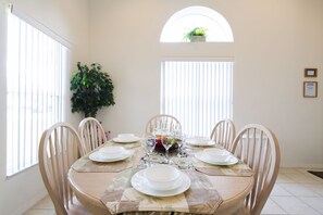 House, 3 Bedrooms, 2 Bathrooms | In-room dining - Sundowners by VillaDirect (Davenport)