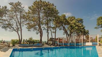 حمّام سباحة خارجي موسمي