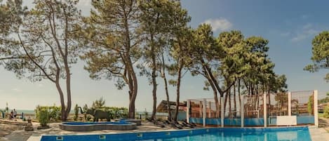 Piscine extérieure (ouverte en saison)