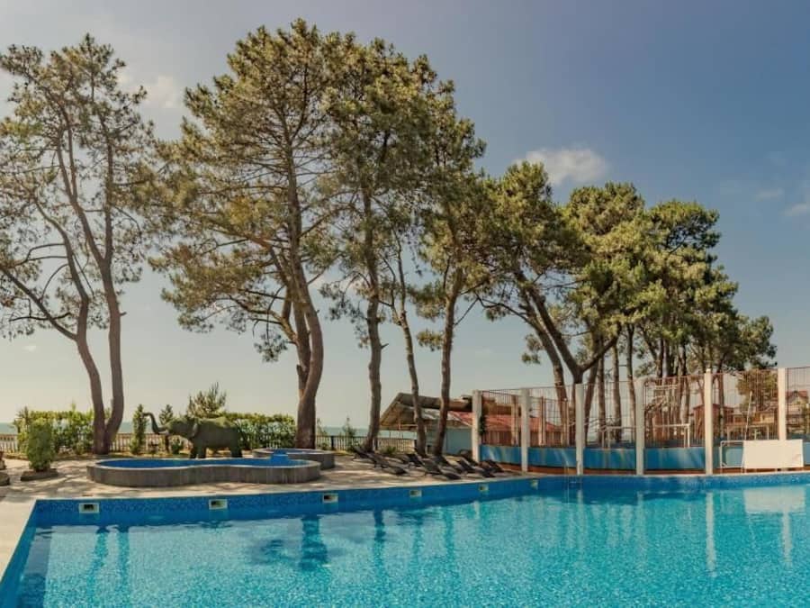 Seasonal outdoor pool
