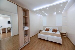 Suite | Premium bedding, blackout drapes, soundproofing, free WiFi - Kolkhida Resort & Spa (Ureki)