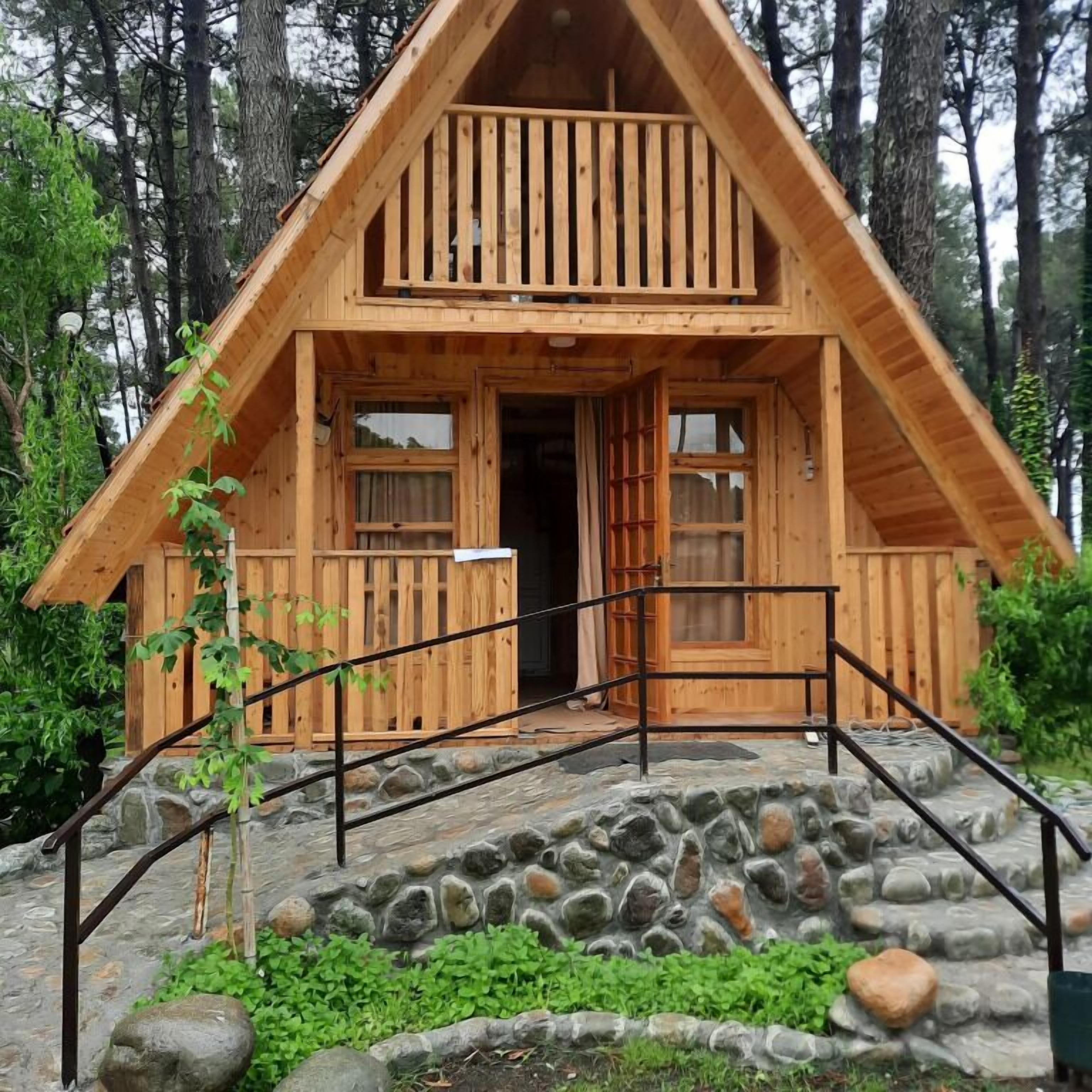 Cottage | Premium bedding, blackout curtains, soundproofing, free WiFi
