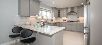 Maison neuve de luxe avec vue sur la mer et 4 chambres près de SF / SFO + Parking gratuit