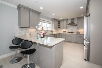 Sparkling Clean Newly Built Luxury Ocean View 5 BR/3 BA Near SF/SFO+Free Parking