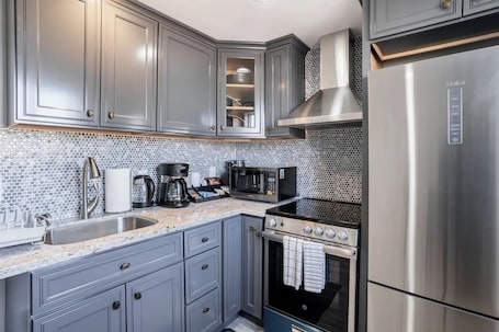 Fridge, microwave, oven, stovetop. ★★★★★ Sparkling Clean Newly Built Luxury Guest Suite Near SF, SFO, BART & Beach