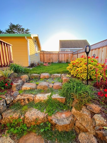 Property grounds. ★★★★★ Sparkling Clean Newly Built Luxury Guest Suite Near SF, SFO, BART & Beach