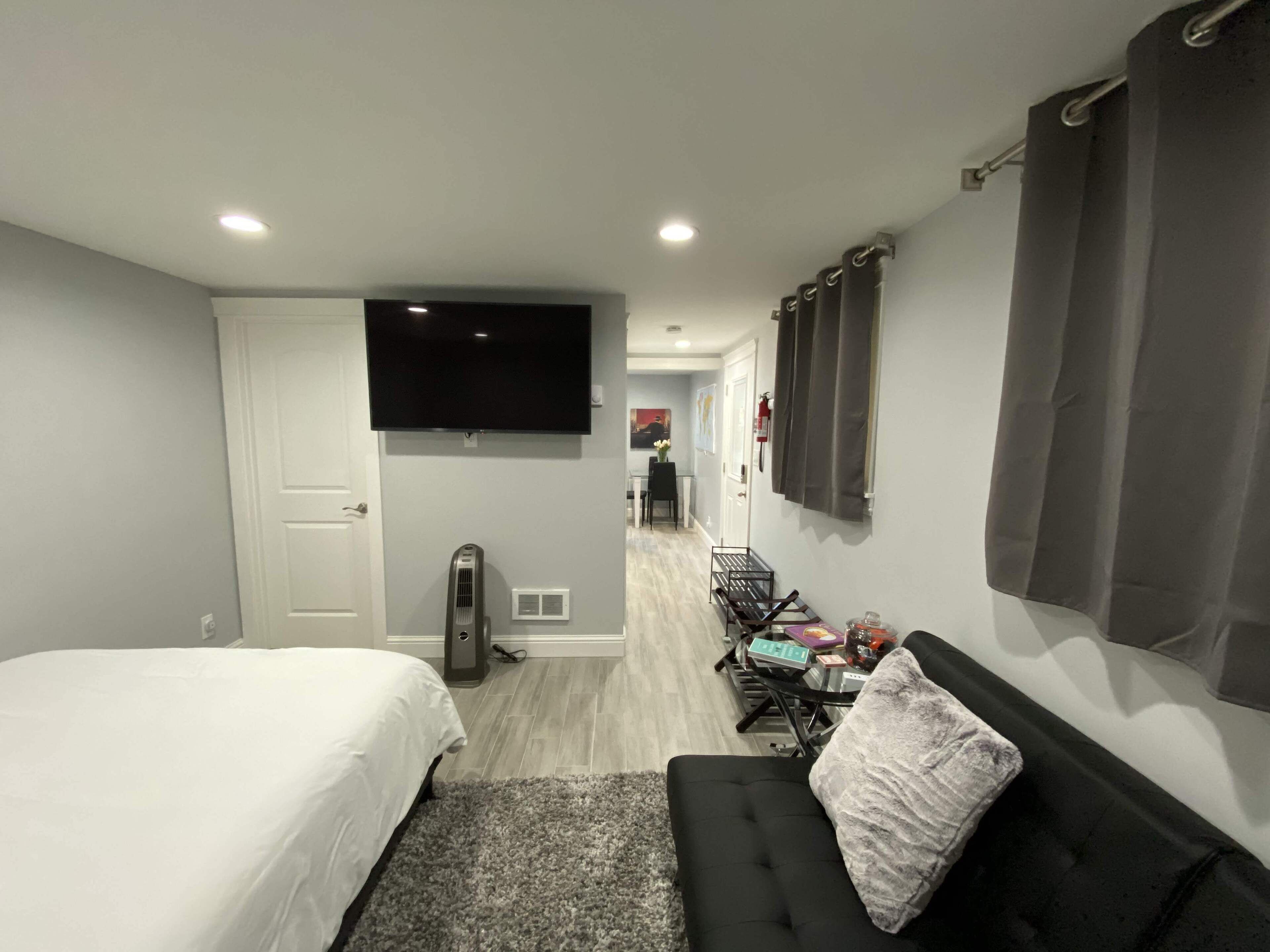 1 Schlafzimmer, Zimmersafe, Schreibtisch, Bügeleisen/Bügelbrett