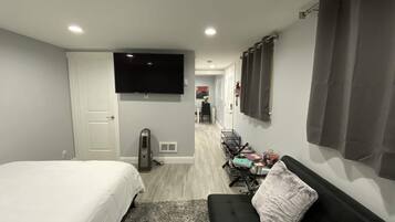 1 bedroom, in-room safe, desk, iron/ironing board