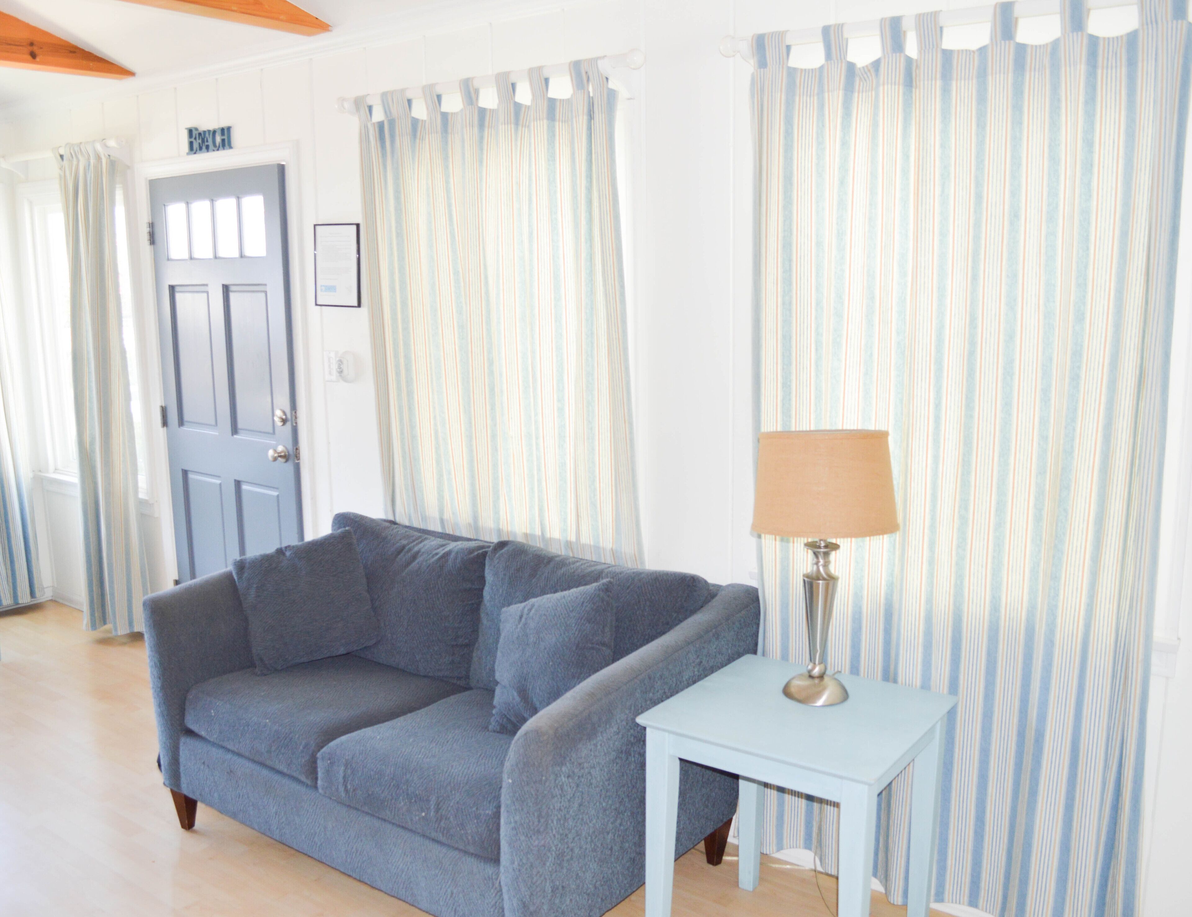 Catalina Island Cottage! One Block From Beach! A Must See! Sleeps 6 People!
