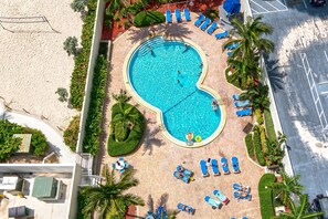 حمّام سباحة مُدفَّأ