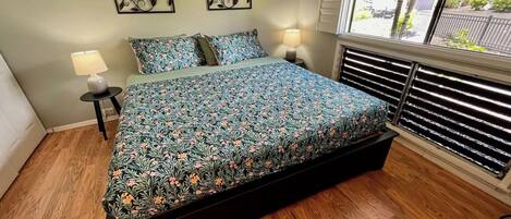 Bureau, fer et planche à repasser, Wi-Fi, draps fournis