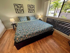 Desk, iron/ironing board, WiFi, bed sheets
