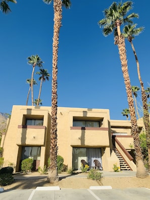 Exterior - Palm Springs Two Bedroom Condo located near Old Las Palmas (Palm Springs)