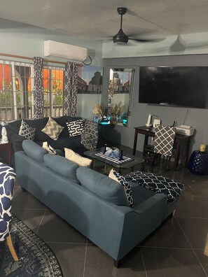 Smart TV, libros, estéreo y impresora 