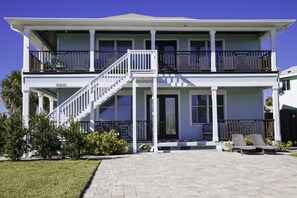 Exterior - Spring Availability! 2 Bedroom 2 Bath Home- Steps to the beach (New Smyrna Beach)