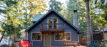 Timberline Creekside Chalet @ Mt Rainier-Sleeps10-  Wave WIFI, Pets Welcome!
