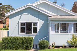 Exterior - Original 1950's beach cottage (Mollymook)