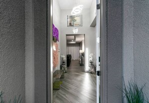 Interior - Jackpot! NEW | UltraMod | Close2Strip | UltraLuxe Vegas Home 4BigGroups| KingBed (Las Vegas)