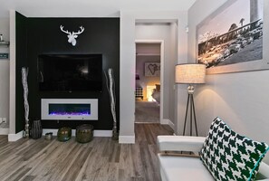 Interior - Jackpot! NEW | UltraMod | Close2Strip | UltraLuxe Vegas Home 4BigGroups| KingBed (Las Vegas)