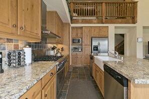 Private kitchen - Snowcreek Lodges-Panoramic Views! Hot Tub Access! Close to Shuttle! (Mammoth Lakes)