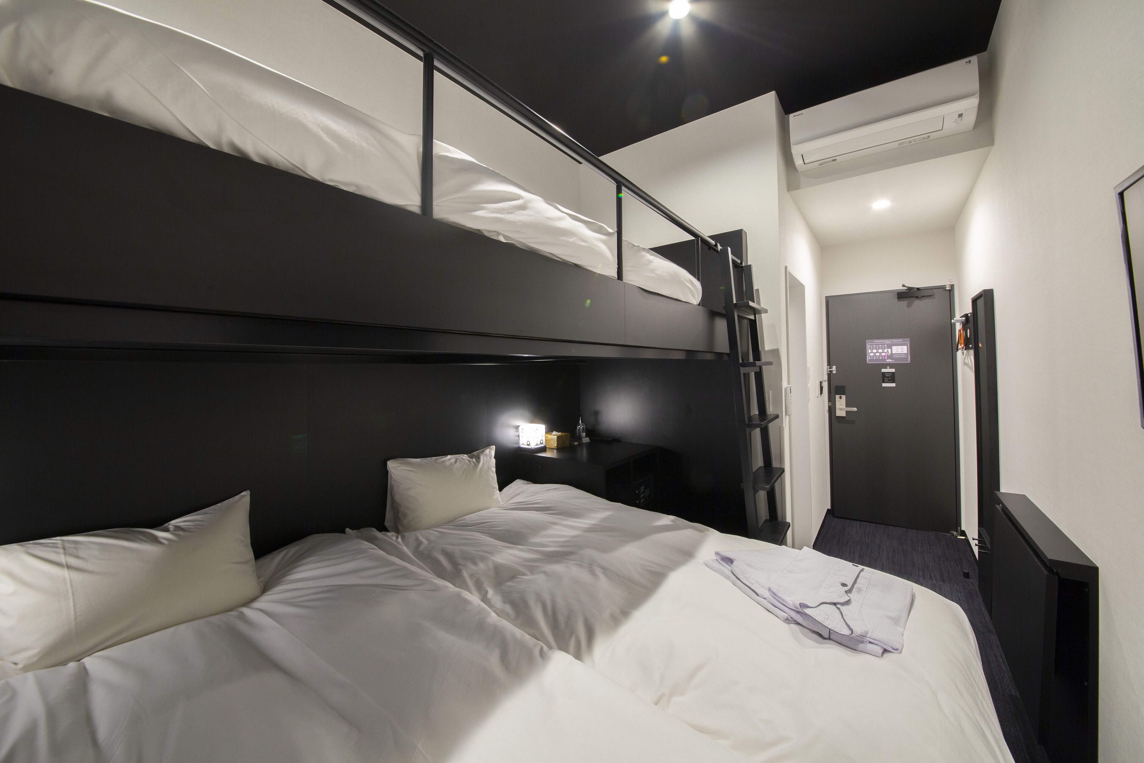 Caja de seguridad en la habitación, wifi gratis y ropa de cama 