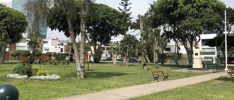 المنطقة المحيطة بالمنشأة