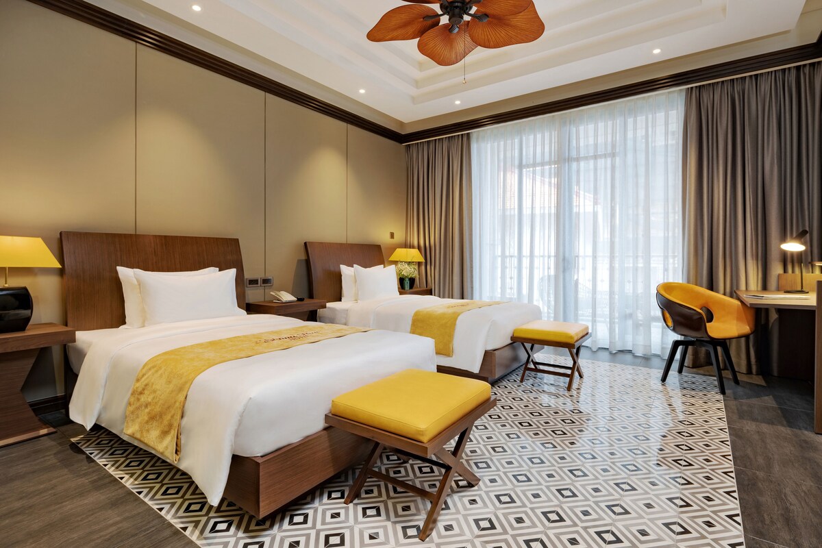 Premium bedding, minibar, in-room safe, desk