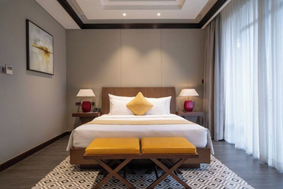 Premium bedding, minibar, in-room safe, desk
