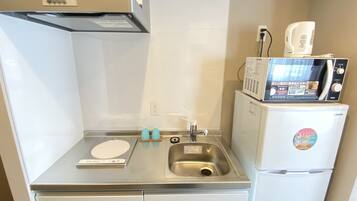 Standard-Doppelzimmer | Eigene Kochnische | Kühlschrank, Mikrowelle, Herdplatte, Wasserkocher
