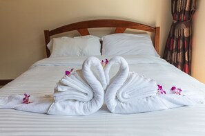 6 bedrooms, iron/ironing board, WiFi, bed sheets - Bang Jo  Private Pool Villa (ถลาง)