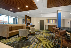 Exterior - Holiday Inn Express & Suites Milwaukee - Brookfield by IHG (Brookfield)
