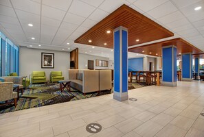 Exterior - Holiday Inn Express & Suites Milwaukee - Brookfield by IHG (Brookfield)